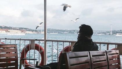 记者：德容和孔德今日被队友夹道欢迎，莱万将随队出战莱万特